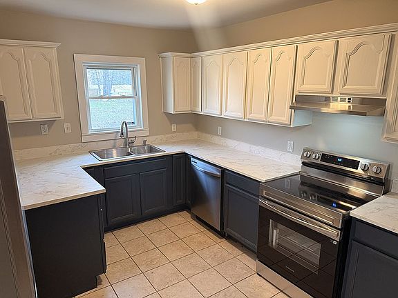 2nd image of 1909 W Holmes Rd