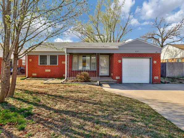 221 W Hunter St, Haysville, KS 67060