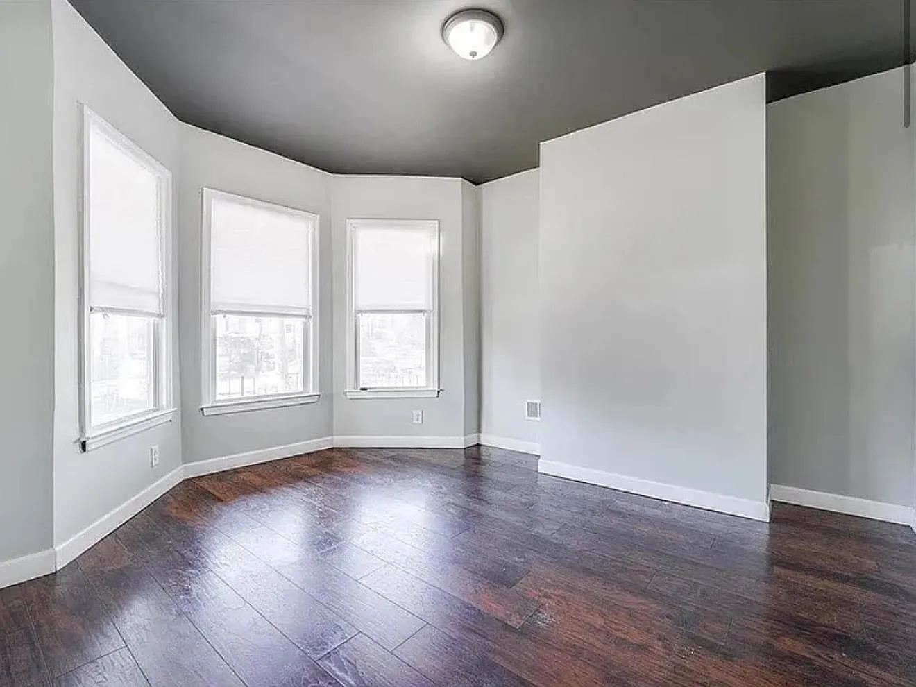 3 bed, 1.5 bath, 1400 sqft, $2,400 — Photo 2
