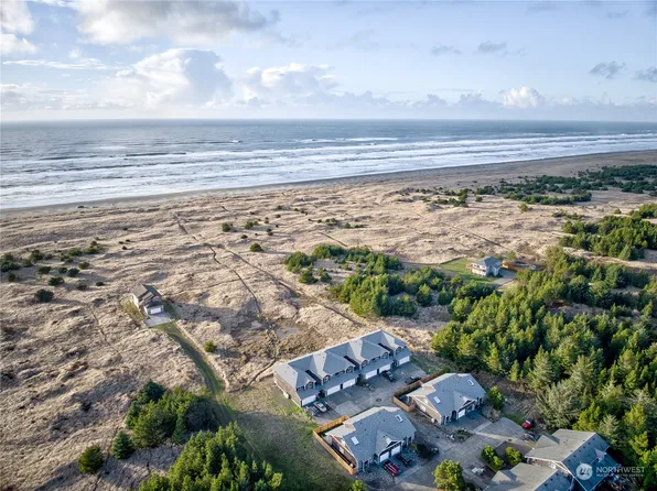 406 28th Street NW #2, Long Beach, WA 98631