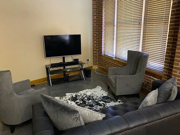 3rd image of 2206 Lucas Ave #1