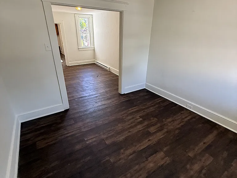 638 E Walnut St — Photo 2