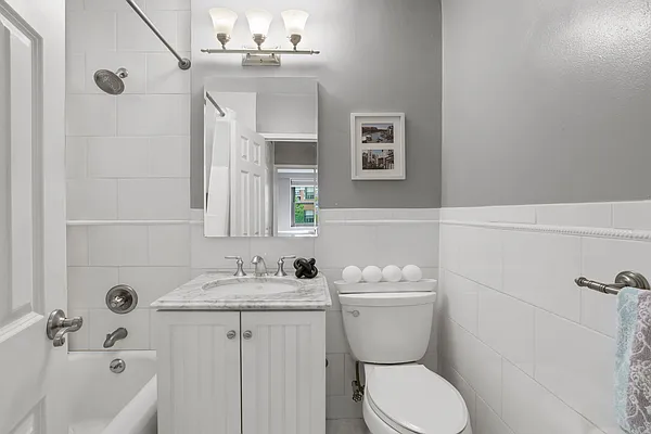 Sold by R New York | media 14