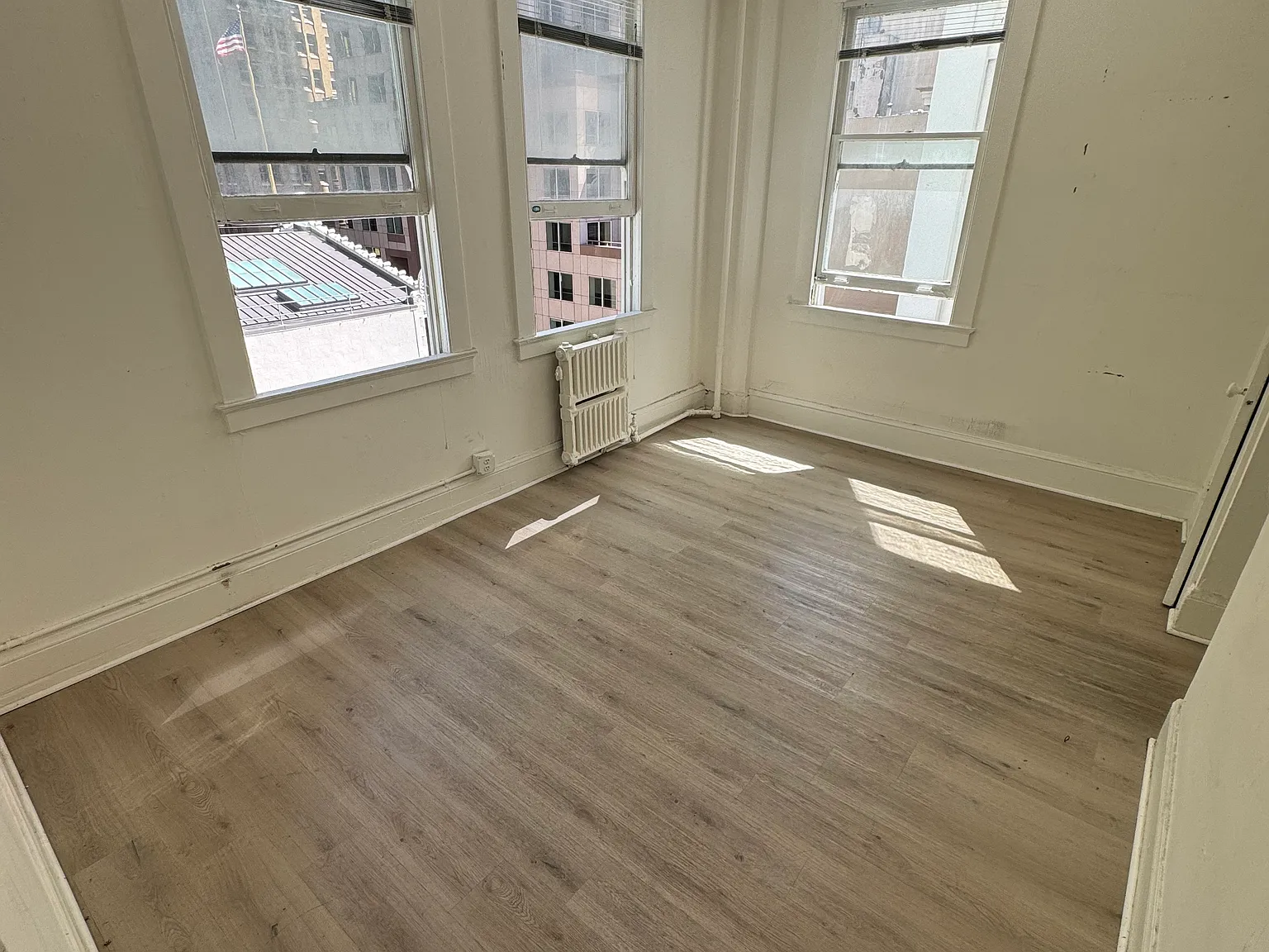11 Belden Pl — Photo 1