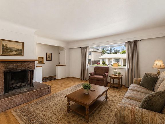 4th image of 993 McCallum Rd