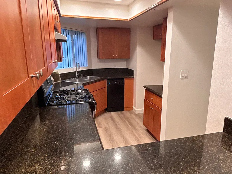 kitchen / dining counter