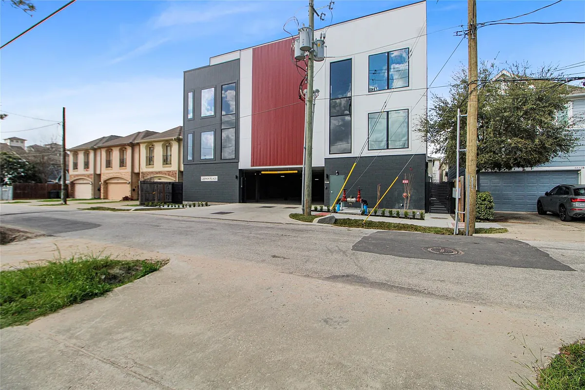 Building Photo - 5614 Larkin #A