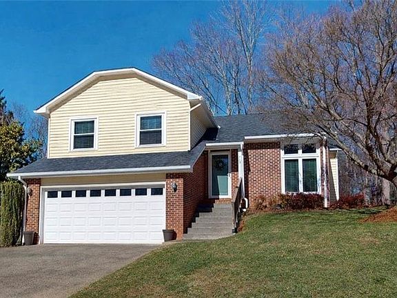 5th image of 713 Old Barn Cir