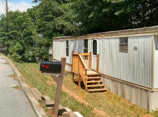 35 Walnut St, Ware Shoals, SC 29692