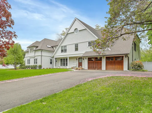 38 Benjamin St, Old Greenwich, CT 06870