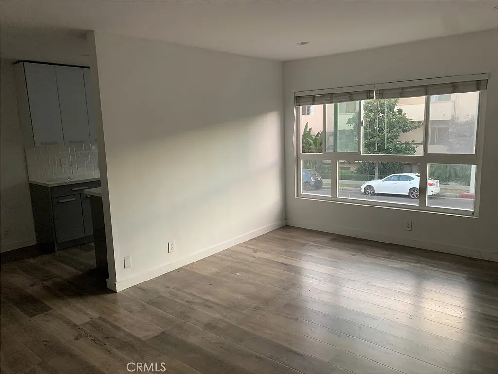702 S Saint Andrews Pl — Photo 3