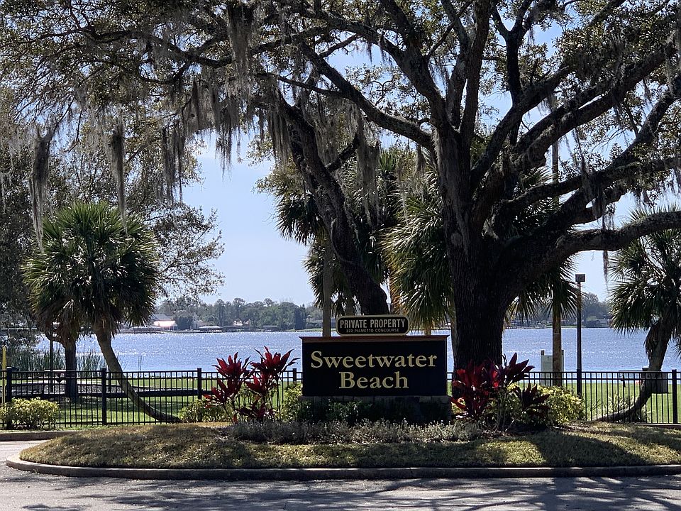 WELCOME to SWEETWATR OAKS! Private deeded lake access and ski lake and sun bathe at Sweetwater Beach.
