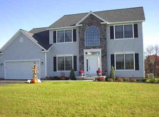 15 Prestwick Dr, Schodack Landing, NY 12156