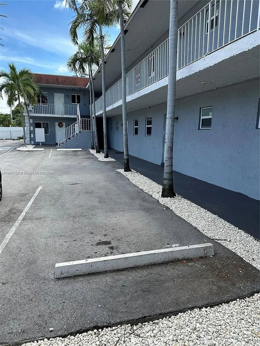 Building Photo - Deerfield Beach Manor