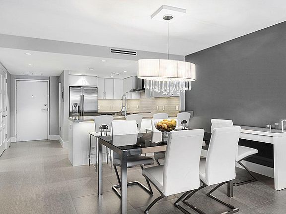 2nd image of 800 SE 20th Ave APT 209