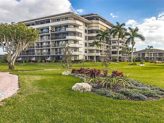 2nd image of 651 Seaview Ct APT 105