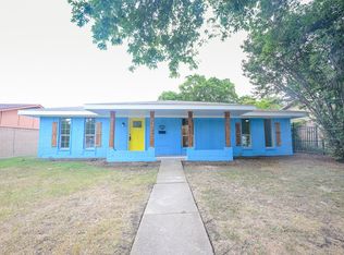 704 Blue Grass Dr, Dallas, TX 75211