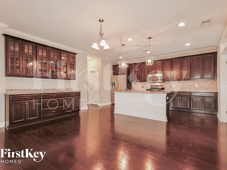 373 Fox Ridge Ln — Photo 6
