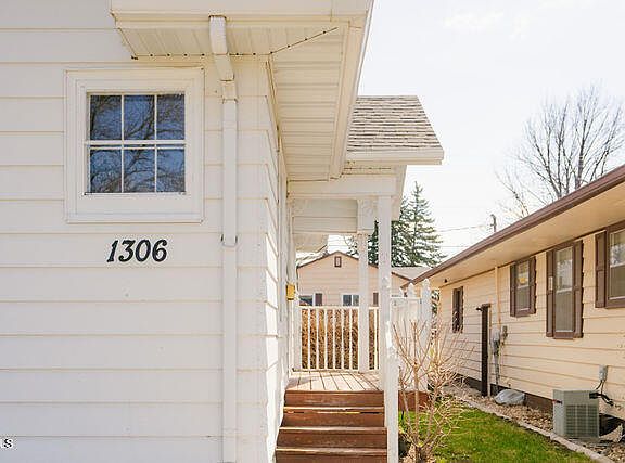3rd image of 1306 5th Ave NE