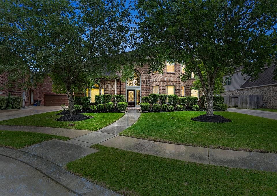 1st image of 203 Sutherland Ln
