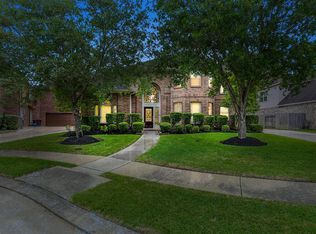 203 Sutherland Ln, League City, TX 77573