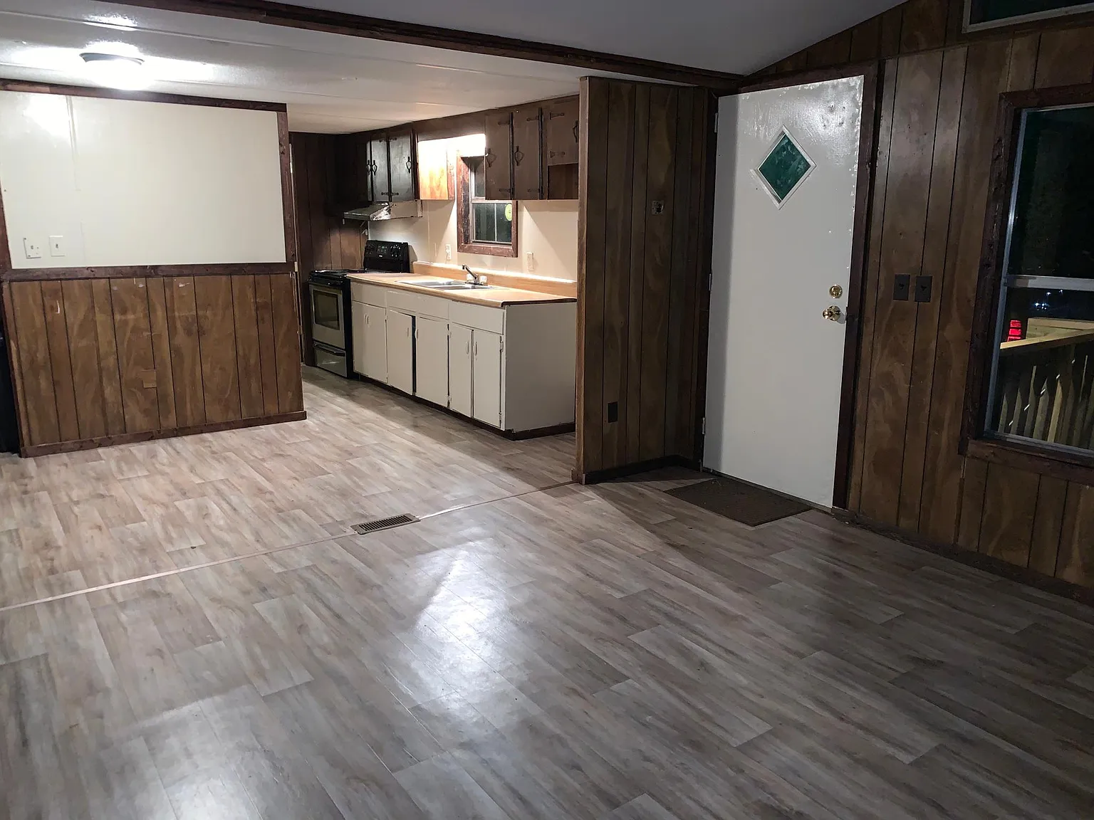 104 Gloria Ln — Photo 2