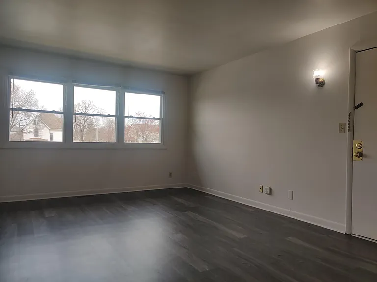 843 Hartford St — Photo 11