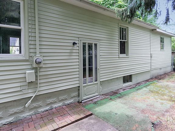 2nd image of 1304 Slayton Ave