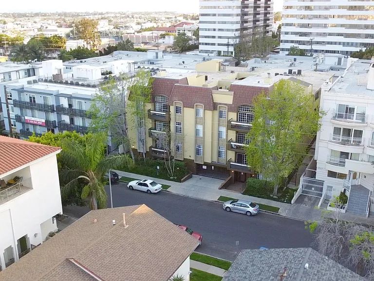 Barry at Brentwood — Photo 2