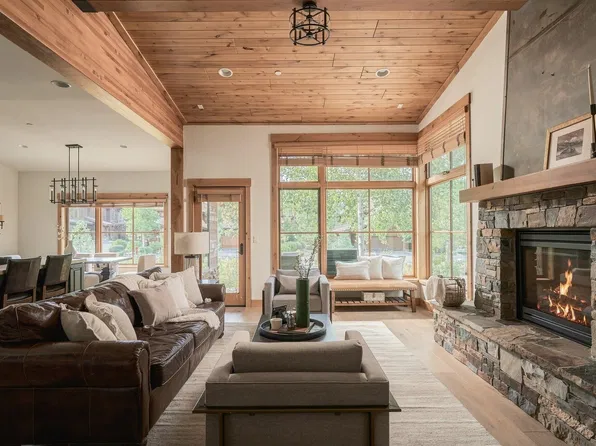 10108 Sagebrush Ct, Truckee, CA 96161