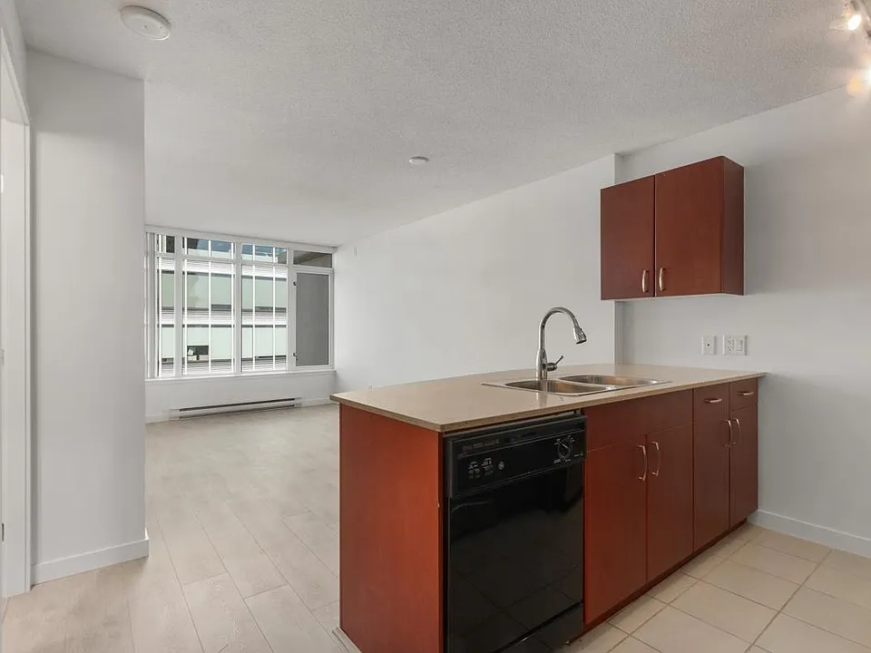 610 Granville St #2606