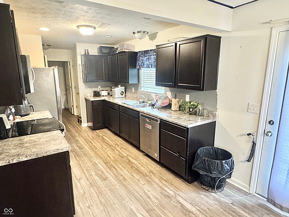 3rd image of 6425 Avacado Dr