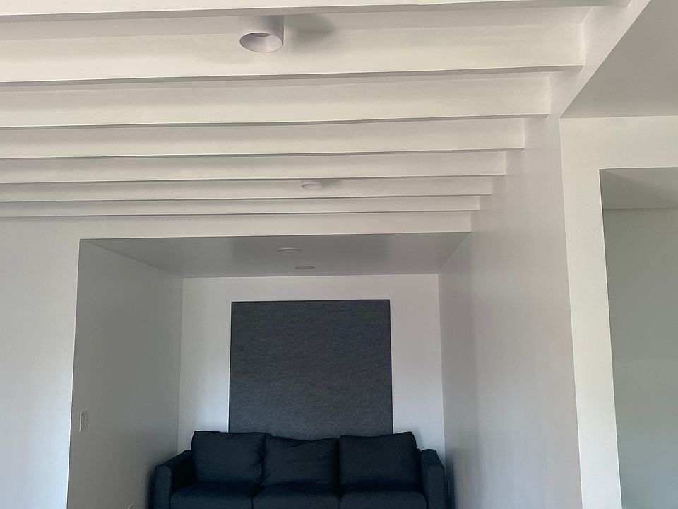 1st image of 30 W Summit Dr