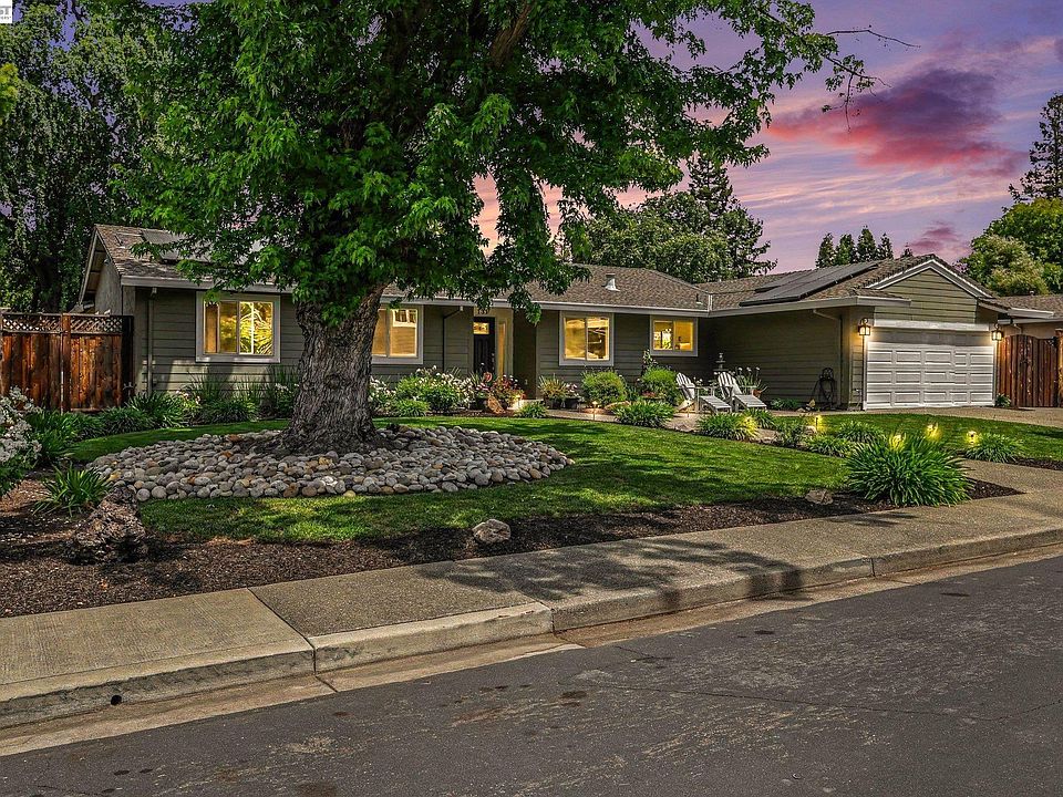 1st image of 131 Brookside Pl