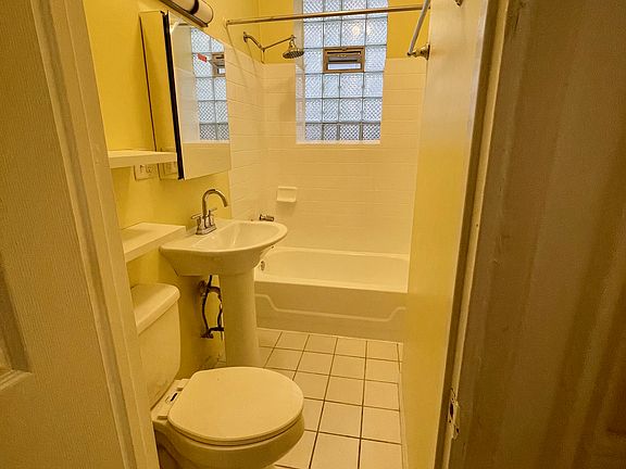 5th image of 1811 W Huron St #3