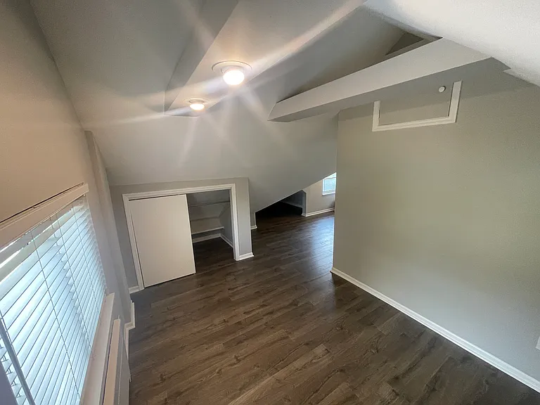 2984 Linwood Ave #3 — Photo 9