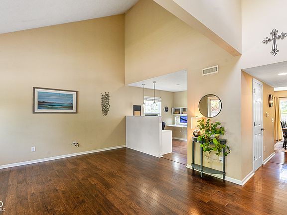 4th image of 661 Country Walk Dr