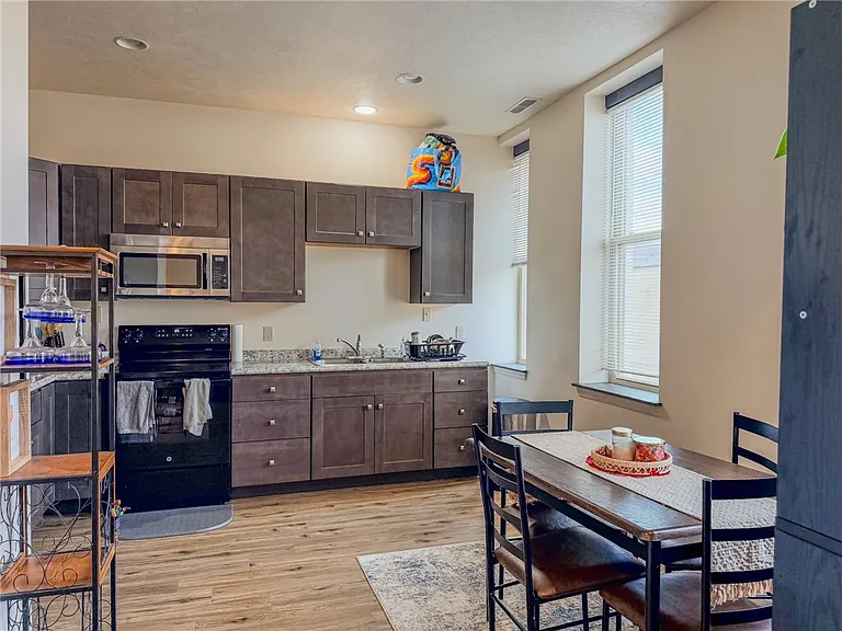 137 N Main St #B — Photo 14