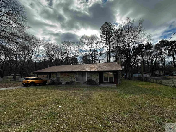 523 Whispering Pines Cir, Texarkana, TX 75501