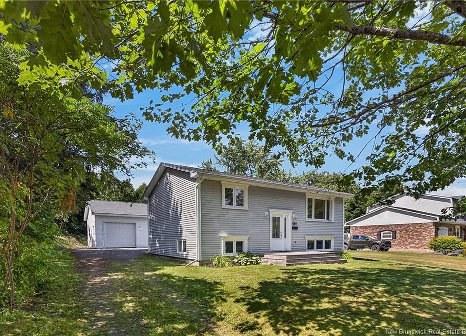 1st image of 880 Glengarry Pl