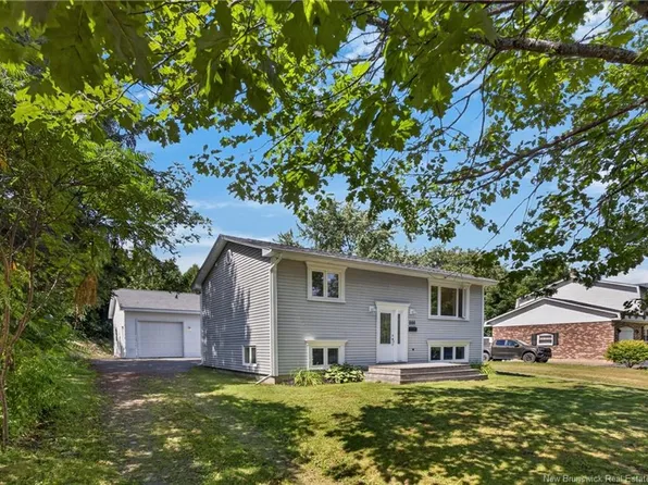 880 Glengarry Pl, Fredericton, NB E3B 5Z9