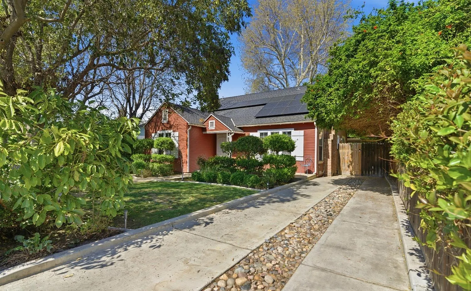 3 bed, 2.5 bath, 1863 sqft, $2,600 — Photo 3