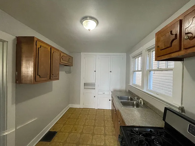 310 Albert St — Photo 19