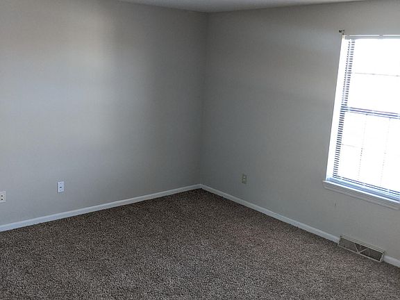5th image of 2921 Crockett Ct APT 3
