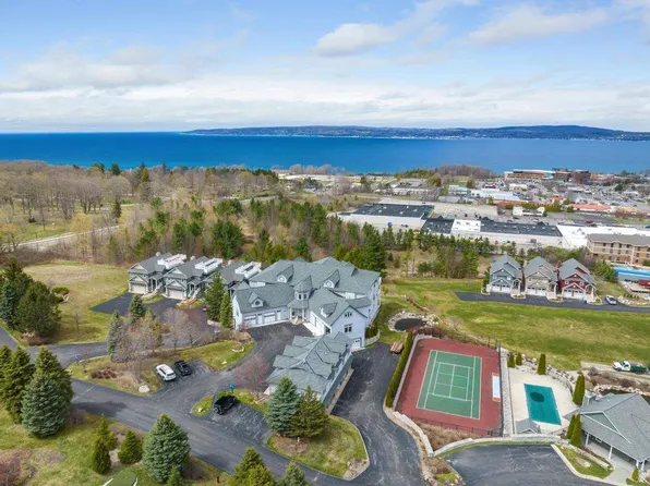 810 Harbor Watch Dr #102, Petoskey, MI 49770