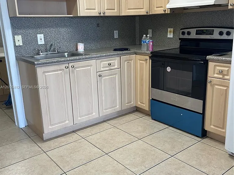 2185 NW 16th Ter #7 — Photo 5