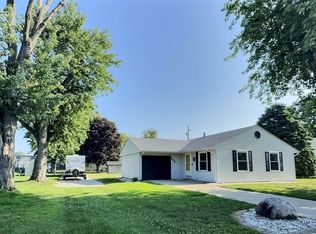802 W Alice St, Kouts, IN 46347