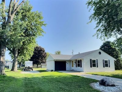 802 W Alice St, Kouts, IN, 46347