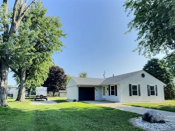 802 W Alice St, Kouts, IN 46347