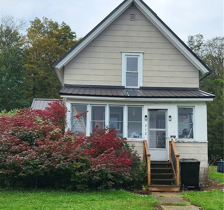 1st image of 212 9th St